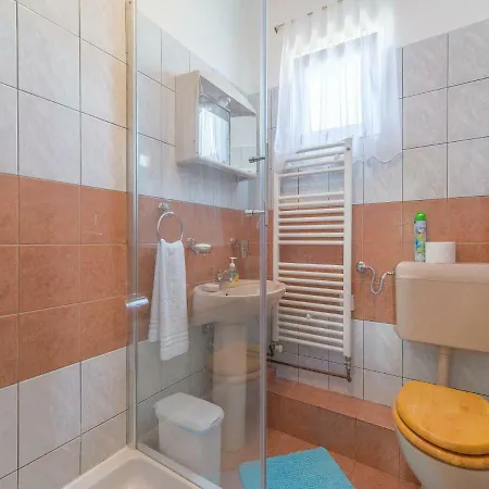 Spacious In Podgradina With Pool Apartman *