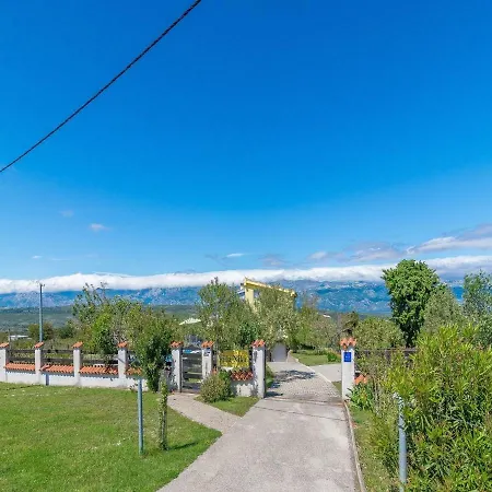 Spacious In Podgradina With Pool Apartman