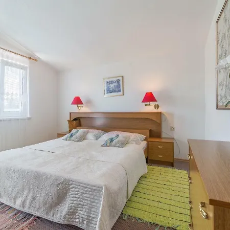 Spacious In Podgradina With Pool Apartman *