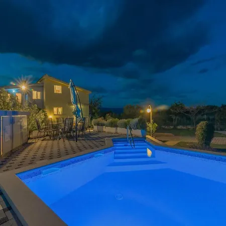 Apartman Spacious In Podgradina With Pool *