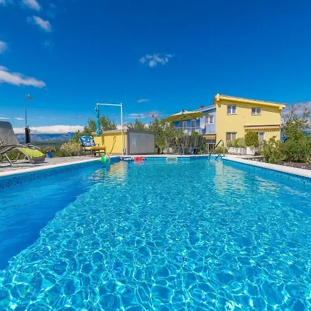 Apartman Spacious In Podgradina With Pool