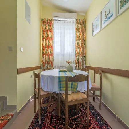 Spacious In Podgradina With Pool Apartman *