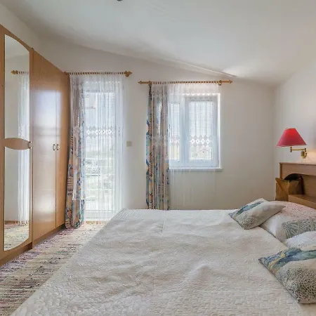 Spacious In Podgradina With Pool Apartman Posedarje