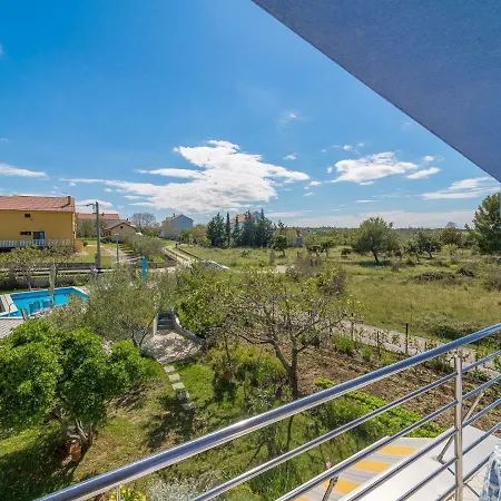 Spacious In Podgradina With Pool Apartman Posedarje